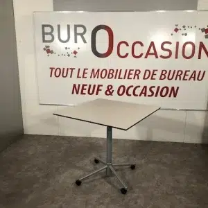 TABLE CARREE OCCASION SAINT-ANDIOL sur roulettes
