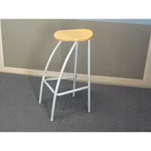 Chaise mange debout