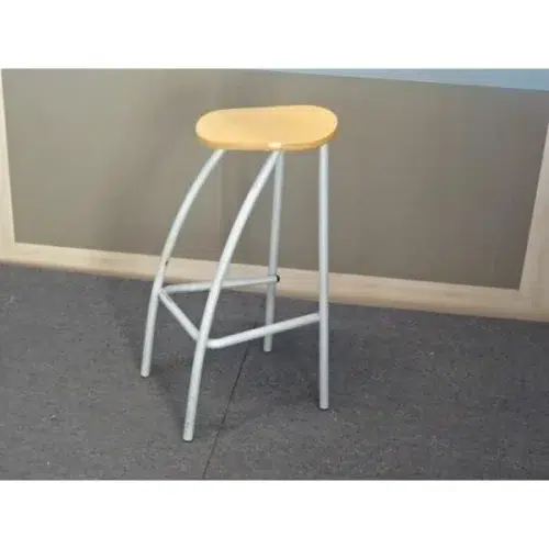 Chaise mange debout