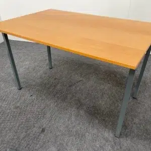 SAINT-ANDIOL Table de réunion