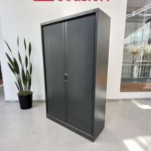 Armoire haute à rideaux