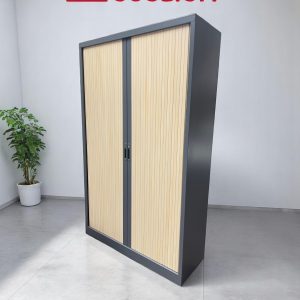 Armoire haute à rideaux