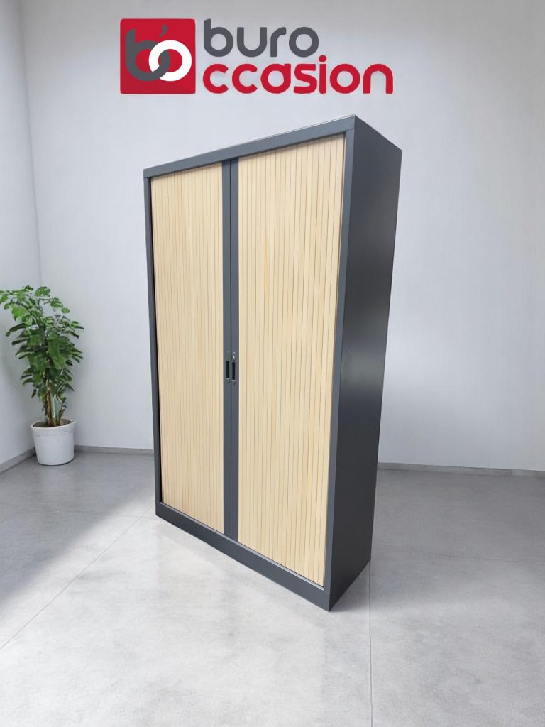 Armoire haute à rideaux