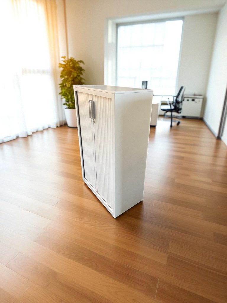 Armoire mi-haute à rideaux