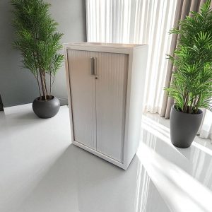 Armoire mi-haute à rideaux
