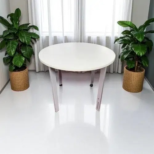 SAINT-ANDIOL Table de réunion