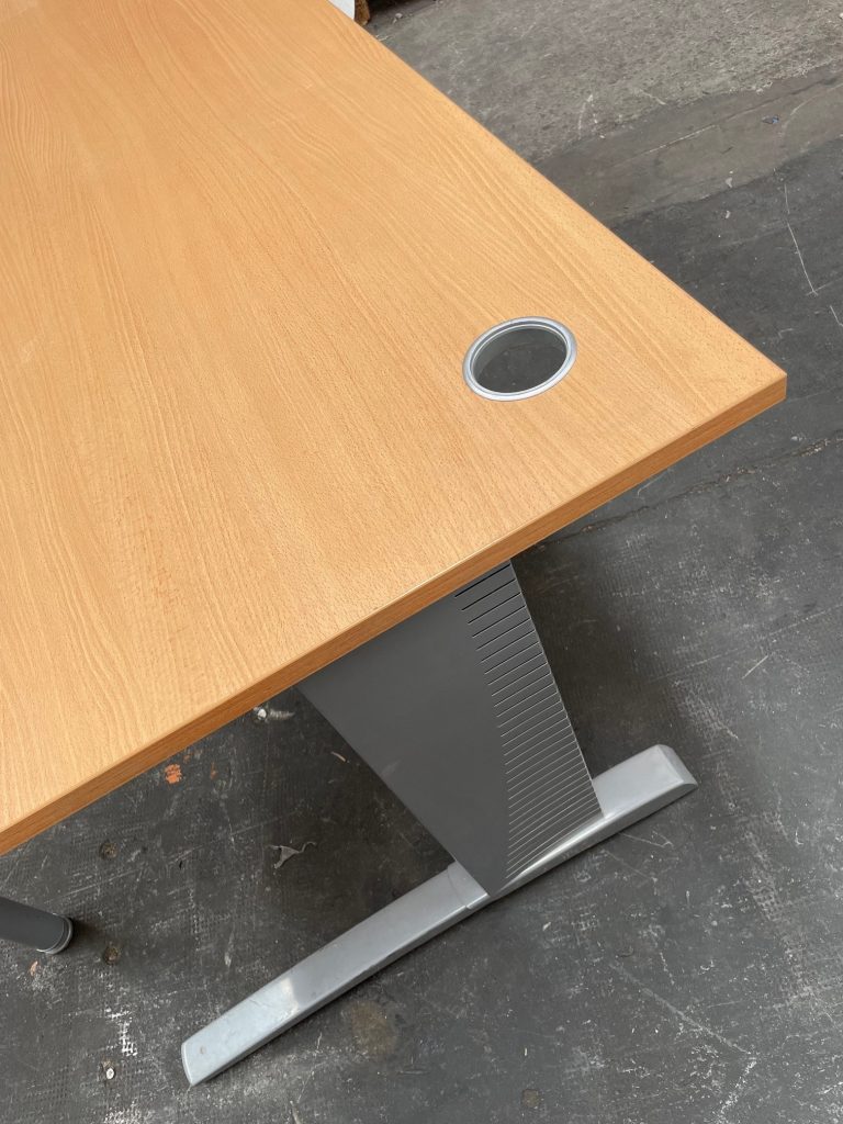 Bureau compact retour à droite