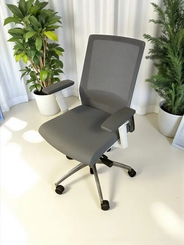 SAINT-ANDIOL Fauteuil de travail neuf déclassé