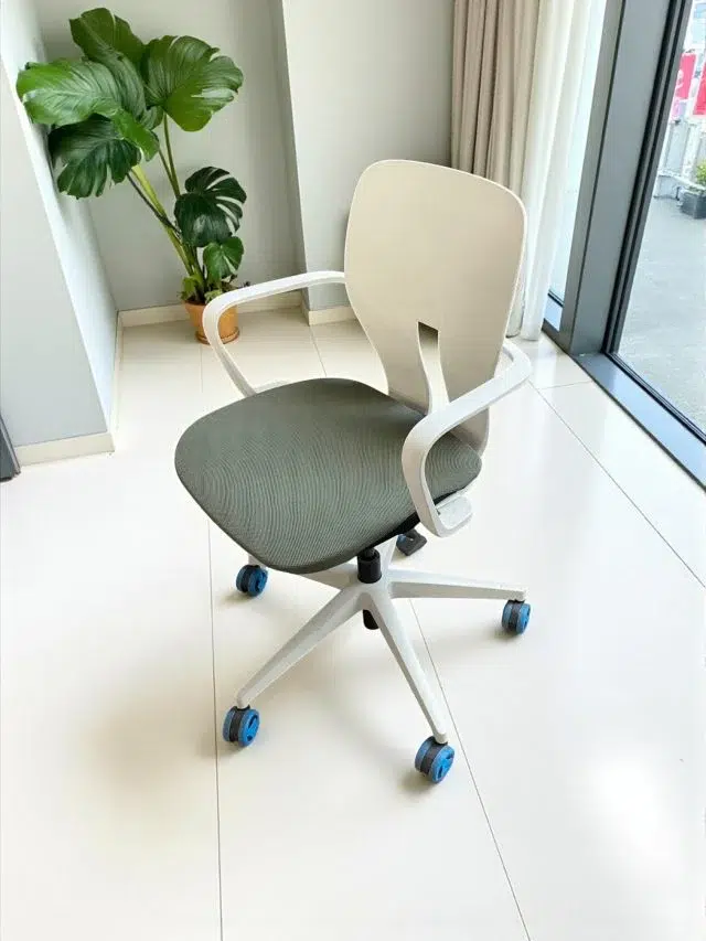 SAINT-ANDIOL Fauteuil de travail neuf déclassé