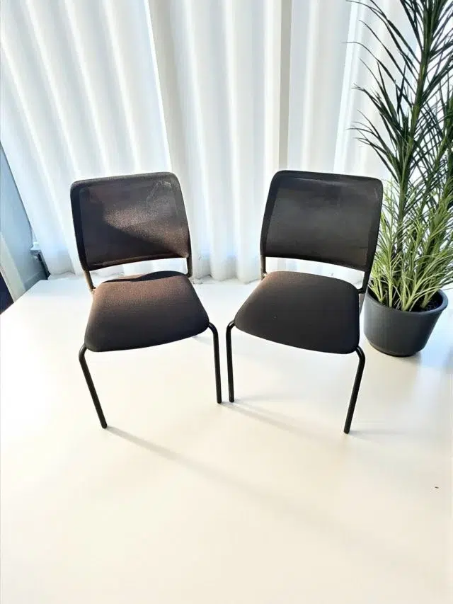 SAINT-ANDIOL Lot 2 chaises visiteurs neuf déclassé