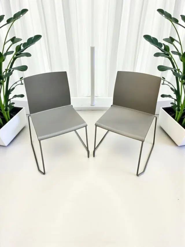 SAINT-ANDIOL Lot 2 chaises visiteurs neuf déclassé