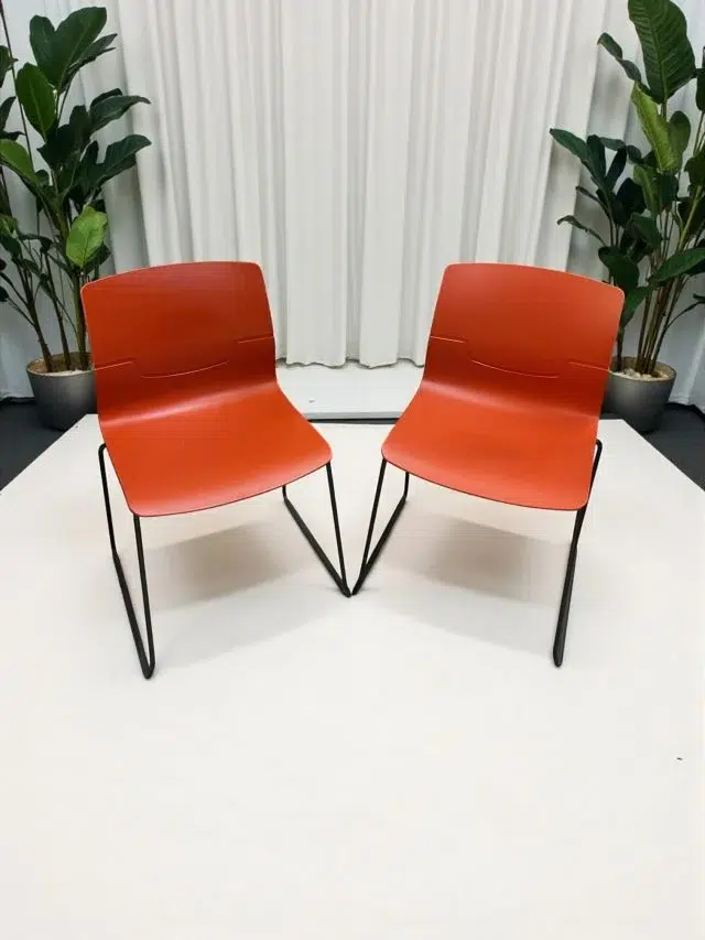 SAINT-ANDIOL Lot 2 chaises visiteurs neuf déclassé