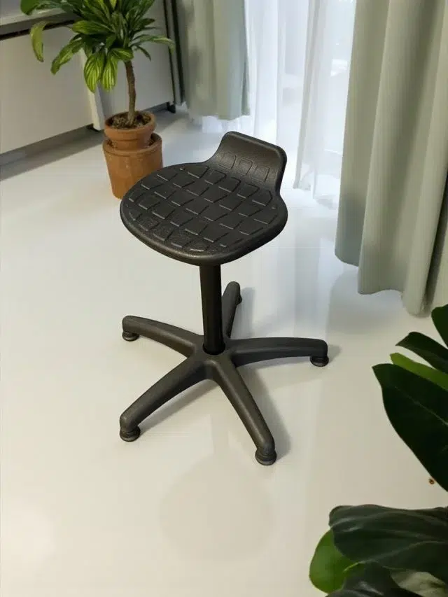 SAINT-ANDIOL Tabouret de laboratoire neuf déclassé