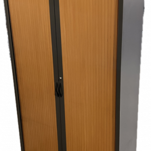 Armoire haute à rideaux