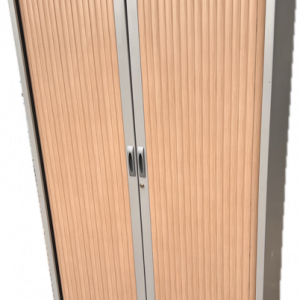 Armoire haute à rideaux