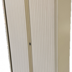 Armoire haute à rideaux