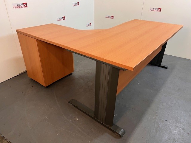 Bureau compact retour à droite