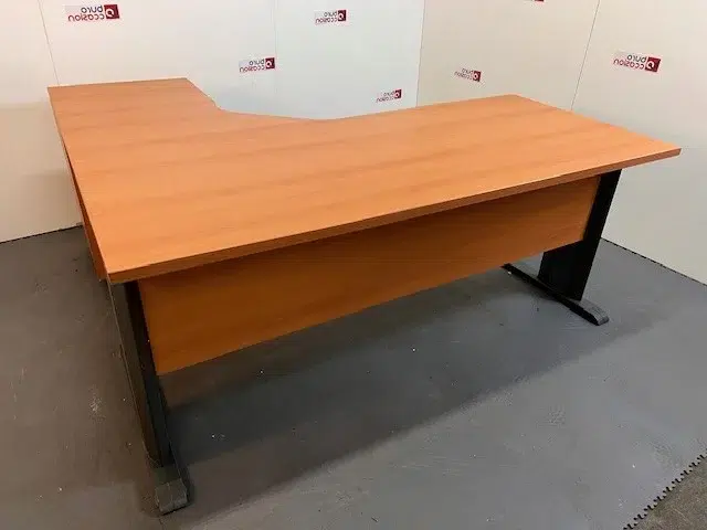 SAINT-ANDIOL Bureau compact retour à droite