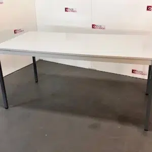 SAINT-ANDIOL Table de réunion modulable