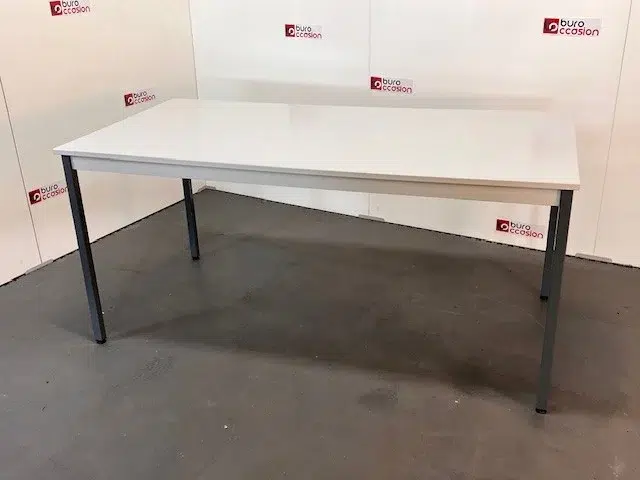 SAINT-ANDIOL Table de réunion modulable