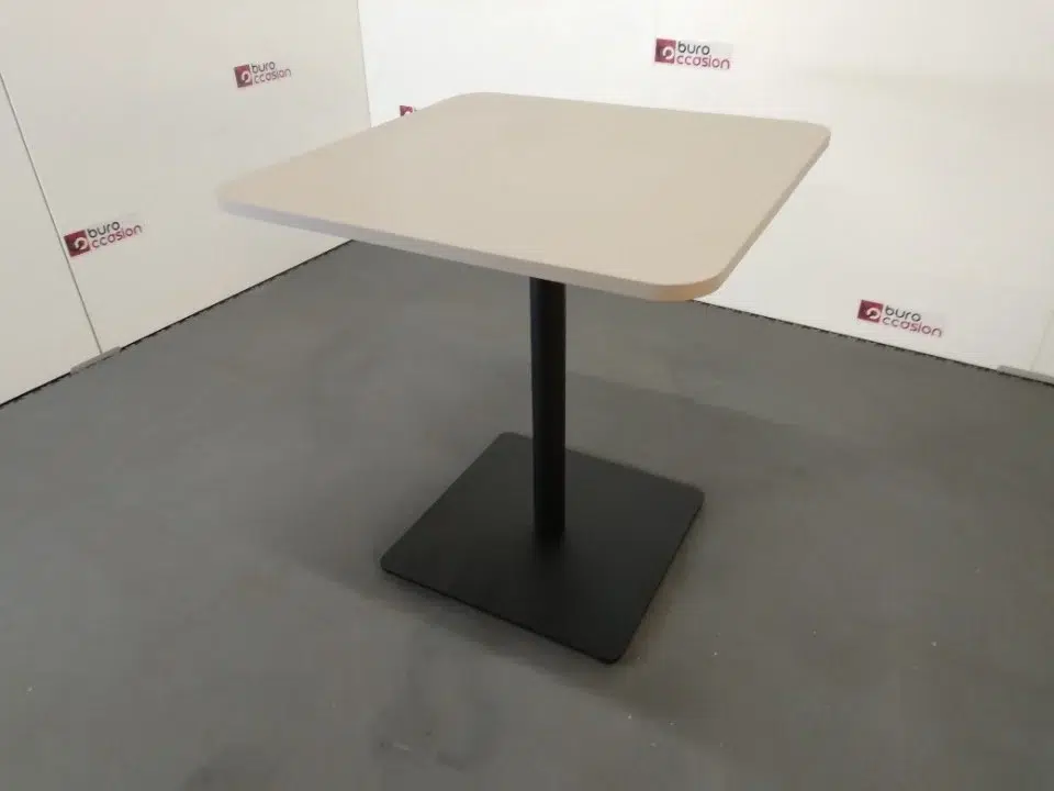SAINT-ANDIOL Table de restauration neuf déclassé