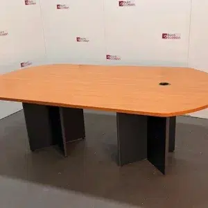 SAINT-ANDIOL Table de réunion ovale