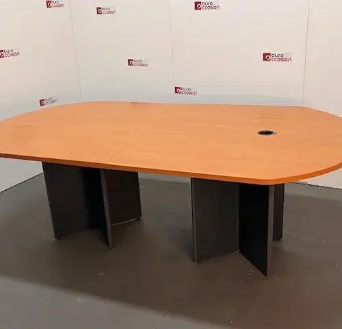 SAINT-ANDIOL Table de réunion ovale