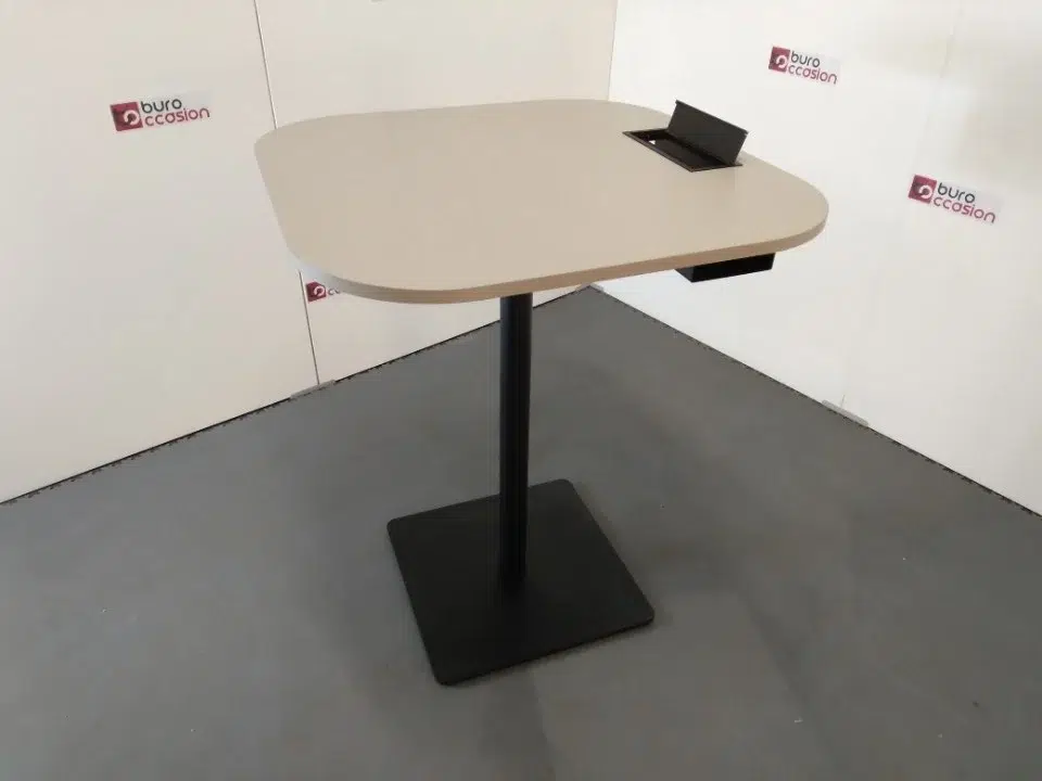 SAINT-ANDIOL Table haute 80x80 neuf déclassé