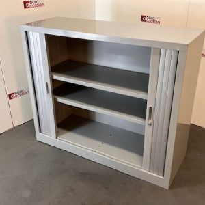 Armoire basse à rideaux