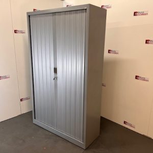 Armoire haute à rideaux