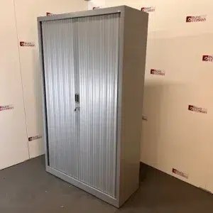 SAINT-ANDIOL Armoire haute à rideaux