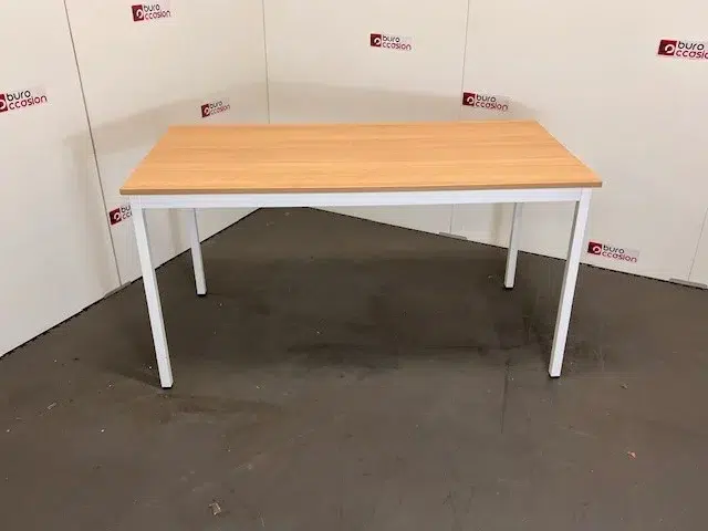 SAINT-ANDIOL Table de réunion neuf déclassé