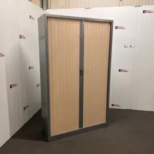 SAINT-ANDIOL Armoire haute à rideaux