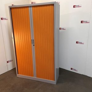 Armoire haute à rideaux